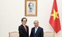 Thủ tướng Nguyễn Xuân Phúc tiếp Chủ tịch Tổ chức Xúc tiến thương mại  Nhật Bản 