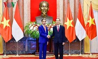 Chủ tịch nước Trần Đại Quang và Phu nhân chiêu đãi trọng thể Tổng thống Cộng hòa Indonesia và Phu nhân