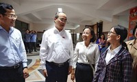 Bí thư thành ủy thành phố Hồ Chí Minh Nguyễn Thiện Nhân tiếp xúc cử tri