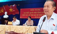 Phó Thủ tướng Trương Hòa Bình tiếp xúc cử tri ở Long An