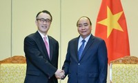 Thủ tướng Nguyễn Xuân Phúc tiếp Tổng giám đốc Ngân hàng MUFG (Nhật Bản)