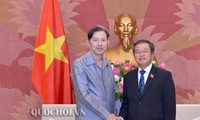 Phó Chủ tịch Quốc hội Đỗ Bá Tỵ tiếp Đoàn đại biểu Viện Nghiện cứu pháp luật Quốc hội Lào