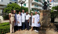 Chuyên gia y tế nhi khoa và ung bướu của Cuba sang làm việc tại Quảng Bình