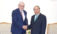 Thủ tướng Nguyễn Xuân Phúc tiếp Tổng giám đốc điều hành IFC Philippe Le Houérou, thành viên nhóm Ngân hàng Thế giới WB