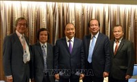 Thủ tướng Nguyễn Xuân Phúc tiếp Tổng Thư ký LDP và gặp đại diện cộng đồng trí thức Việt Nam tại Nhật Bản