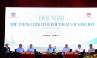 Thủ tướng Nguyễn Xuân Phúc đối thoại với nông dân