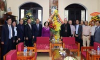 Lãnh đạo Ban Dân vận Trung ương và Mặt trận Tổ quốc thăm, chúc mừng Lễ Giáng sinh tại Đà Nẵng và Thanh Hóa