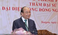 Thủ tướng Nguyễn Xuân Phúc gặp gỡ cộng đồng Việt Nam tại Myanmar