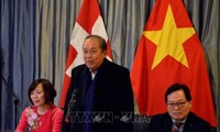 Phó Thủ tướng Trương Hòa Bình gặp gỡ kiều bào tại Thụy Sĩ nhân dịp Tết Cộng đồng