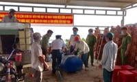 Bộ Tư lệnh Cảnh sát Biển hỗ trợ nước ngọt, khẩu trang cho bà con vùng hạn mặn Sóc Trăng