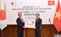 Trao tượng trưng hỗ trợ vật tư y tế của Chính phủ Việt Nam cho Chính phủ và nhân dân Nhật Bản