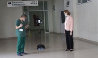 UNDP trao tặng robot giúp bác sỹ tuyến đầu chẩn đoán, điều trị bệnh từ xa