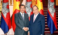 Thủ tướng Hun Sen cảm ơn Thủ tướng Nguyễn Xuân Phúc giúp Campuchia phòng chống Covid-19