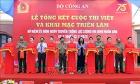 Khai mạc triển lãm “75 năm lực lượng An ninh nhân dân Việt Nam Anh hùng”