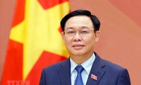 Chủ tịch Quốc hội Lào chúc mừng Chủ tịch Quốc hội Vương Đình Huệ