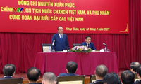 Chủ tịch nước Nguyễn Xuân Phúc thăm Đại sứ quán và cộng đồng người Việt Nam tại Lào