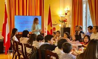 Những cô giáo kiều bào nặng lòng với tiếng Việt nơi xa xứ