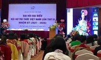 Tập hợp, đoàn kết, phát huy sức mạnh trí tuệ của nữ trí thức Việt Nam trong phát triển của đất nước 