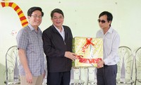 Phó Chủ tịch Quốc hội Nguyễn Đức Hải thăm, tặng quà người dân huyện Phước Sơn, tỉnh Quảng Nam