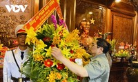 Thủ tướng Phạm Minh Chính tưởng niệm, tri ân Chủ tịch Hồ Chí Minh và các Anh hùng liệt sĩ tại Nghệ An