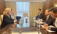 Thứ trưởng Ngoại giao Hà Kim Ngọc tiếp lãnh sự danh dự của Việt Nam tại Paraguay