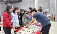 Sinh viên Việt Nam tại Pháp tổ chức Hội chợ từ thiện gây quỹ vì biển đảo quê hương