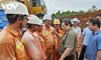 Thủ tướng kiểm tra thi công Dự án Đường dây 500kV mạch 3 tại Nghệ An 