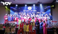 Gia đình là nơi trao truyền tiếng Việt cho thế hệ trẻ kiều bào