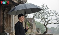Đại sứ quảng bá vẻ đẹp áo dài Việt trong mưa xuân