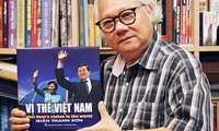  Nhà báo Giản Thanh Sơn ra mắt sách ảnh Vị thế Việt Nam    