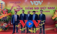 TRỰC TIẾP: Đài Tiếng nói Việt Nam - 75 năm vươn dài cánh sóng