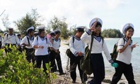 Curso militar en el mar para alumnos