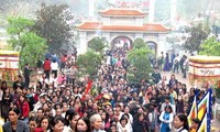 Prosiguen fiestas primaverales en diferentes localidades de Vietnam