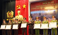 Vietnam continúa su lucha contra la corrupción y los crímenes organizados