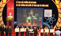 Científicos vietnamitas galardonados por sus obras sobresalientes