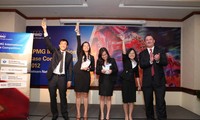 Estudiantes vietnamitas se destacan en competencia de comercio internacional