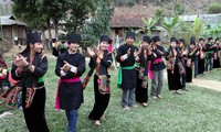 El Club de arte folclórico de los étnicos Kho Mu