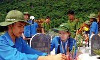 Jóvenes vietnamitas muestran gratitud hacia mártires y veteranos de guerra
