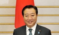 Premier japonés vence moción de censura en el Parlamento