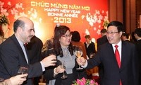 Vietnam festeja el Tet junto con organizaciones y diplomáticos mundiales