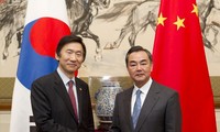 China y Corea del Sur pactan promover diálogo directo bilateral
