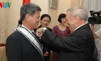 Diplomático vietnamita condecorado con máxima Orden de Mérito de Rumania