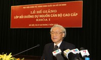 Líder partidista vietnamita destaca la formación de recursos humanos