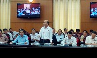 Diputados vietnamitas perfeccionan enmiendas de Constitución y Ley de Tierra