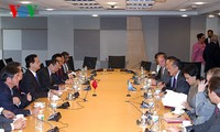 Vietnam impulsa cooperación con Banco Mundial y Fondo Monetario Internacional