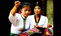 Devoción de la minoría étnica Thai en Muong Lay por preservar su cultura 