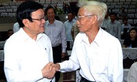 Dirigentes y diputados de Vietnam prosiguen contactos con electorado
