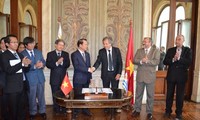 Vietnam y Uruguay celebran 20 años de relaciones