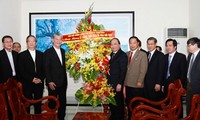 Dirigentes de Vietnam felicitan a compatriotas cristianos en ocasión navideña