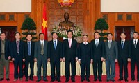 Primer ministro de Vietnam orienta gestión comercial exterior 